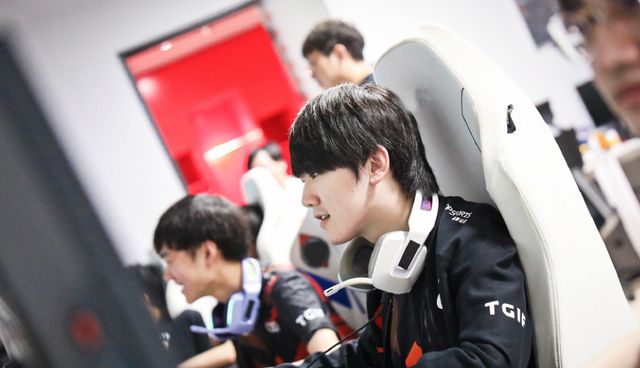 距被拉大到 距被拉大到